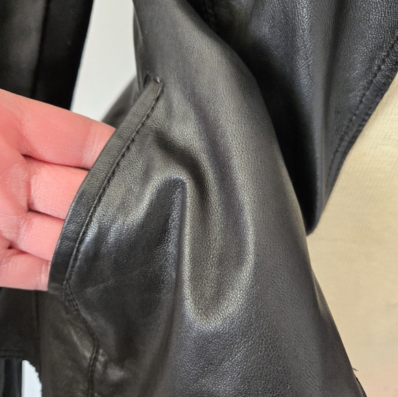 BEBE Women's Black 100% Leather open front Jacket. Lightweight.Size Small - Picture 7 of 11